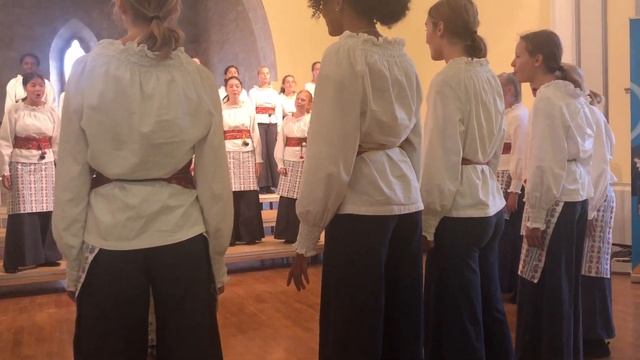 Adolf Fredrik's Girls Choir Istramusica 2018 Folklore competition смотреть онлайн