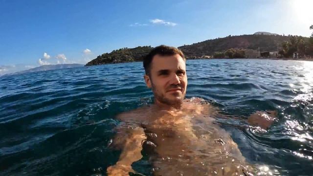 ПЕРЕВОРОТ В МАШИНЕ. НАПАДЕНИЕ РЫБ. Декабрь в Турции. Купаемся в Эгейском море. Рыбный рынок в Датче. смотреть онлайн