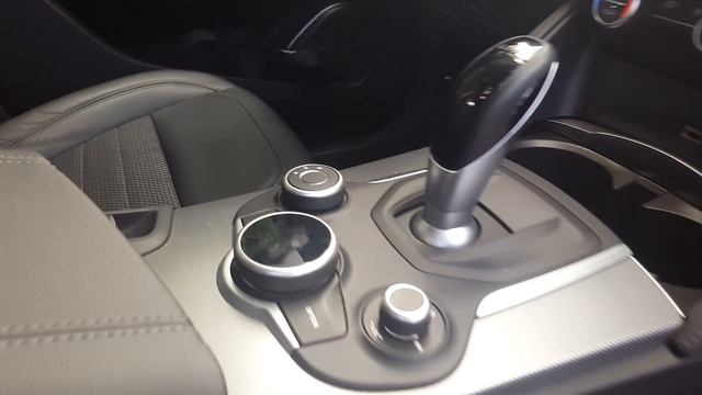 Alfa Romeo Stelvio 2.2 Jtdm Q4 Super - exterior / interior / details смотреть онлайн