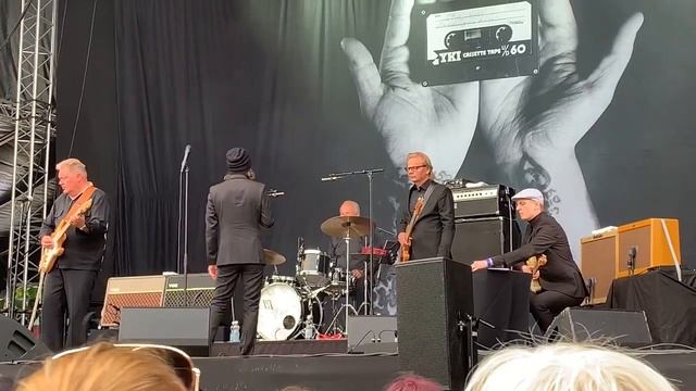 Ville Valo & Agents - Orpolapsi Kiurun