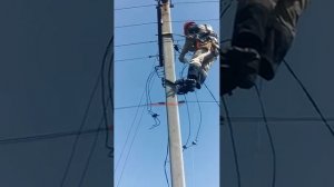 Монтаж счётчиков на сип проводе на опоре.