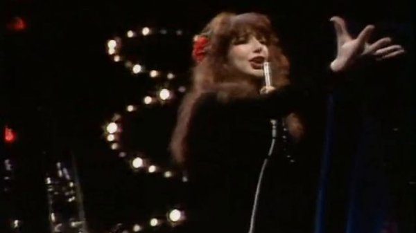 Kate Bush - Wuthering Heights (Live TOTP 1978).avi