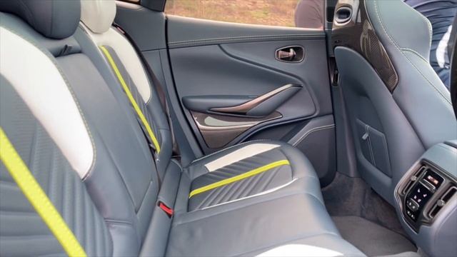 Aston Martin DBX707 смотреть онлайн