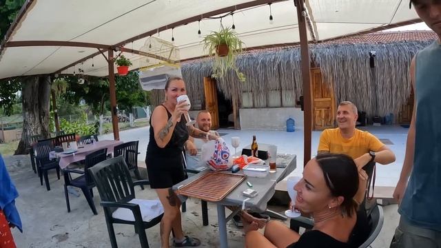 Выбираем автодом. Как живут ЭЛИТНЫЕ БОМЖИ. Обзор Volkswagen California, FENDT Karavan и прицеп-дом смотреть онлайн