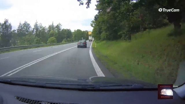 Srazil jsem prase!! Zase kruháče! Barevná hudba! Nadměrný náklad.. Dashcam MIX 20 смотреть онлайн