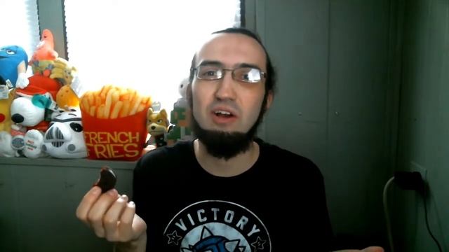 Taste Testing - Cherry Cola Oreo Cookies смотреть онлайн