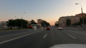 На рассвете, из Братеево до Якиманки. На машине по улицам Москвы.