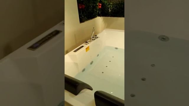 Эмираты, Фуджейра, Джакузи на двоих, 2020 год смотреть онлайн