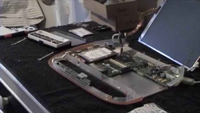 Fixing a Clamshell iBook смотреть онлайн