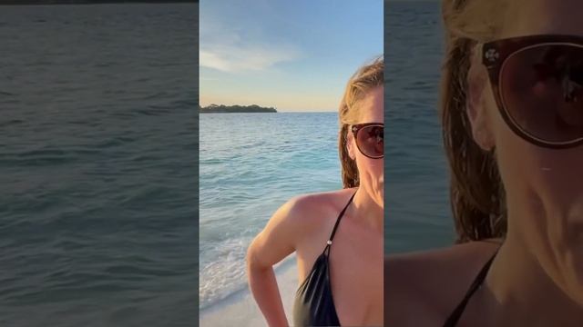 Купание на закате!😎 #maldives #malahinikudabandos смотреть онлайн