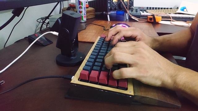 Self made wooden keyboard case + Cherry MX Black Hyperglide sound test смотреть онлайн