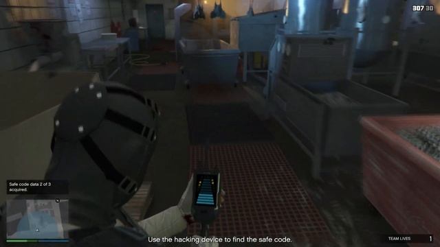 GTA 5 Online Use the Hacking Device to Find the Safe Code in The Cluckin Bell Farm Raid Finale! смотреть онлайн