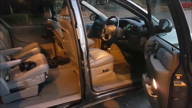 Chrysler Grand Voyager 7 seater LTD XS Auto 2.8 CRD смотреть онлайн