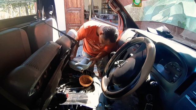 Ganti oli mesin Daihatsu Gran max смотреть онлайн