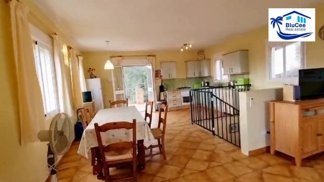 For Sale House in Comares смотреть онлайн