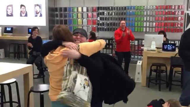 My Apple Store Clap Out смотреть онлайн