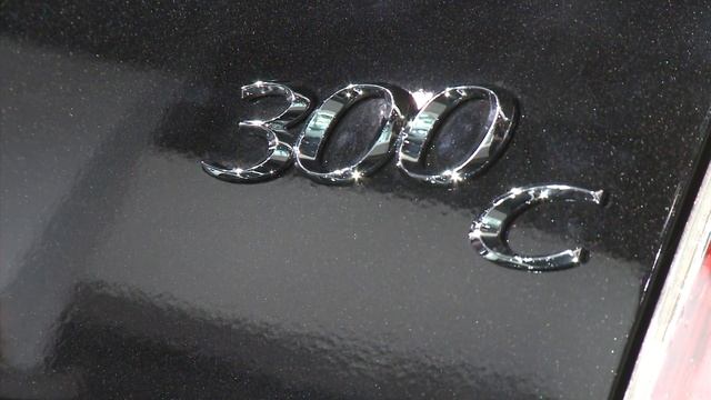 2011 Chrysler 300 / 300C @ 2011 Detroit Auto Show - CAR and DRIVER смотреть онлайн