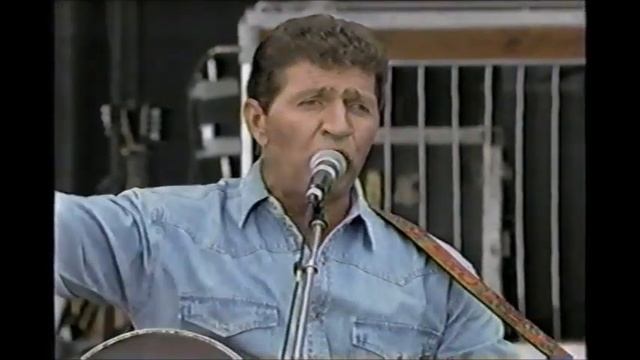 Mac Davis "It's Hard to be Humble" Live All-Star Country Fest 1996 смотреть онлайн