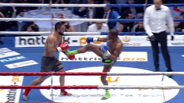 Adem Bozkurt (Türkiye) vs Chris NGimbi (Kongo) 72.5 Kg Kickboks Maçı I Bilgehan Demir Anlatımlı смотреть онлайн