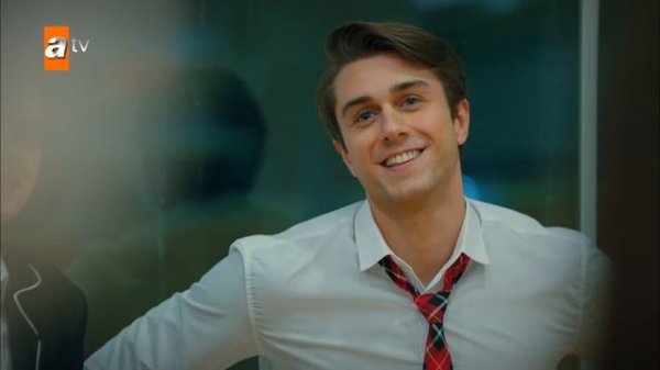 Harika, Aybike'nin günlüğünü okuyor! - Kardeşlerim 4. Bölüm