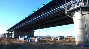 Строящийся мост через Обь в районе Сургута решено покрасить в синий