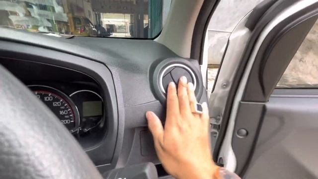 Review Mobil Ayla 1.2 R Mt Warna Putih Susu|| Daihatsu Indonesia смотреть онлайн