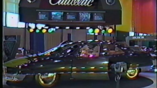 Cadillac Voyage concept at the 1988 Chicago Auto Show