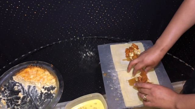 Mac n Cheese & Sweet Potato Eggrolls смотреть онлайн