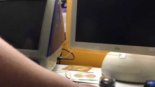 Vlog: Two Idiots Try to Fix an iMac G3 смотреть онлайн