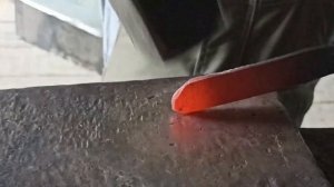 ДЕЛАЮ простенький НОЖ ИЗ НАПИЛЬНИКА (КОВКА, ЗАКАЛКА КЛИНКА) 21