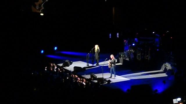 Fleetwood Mac "Never Going Back Again" live @ O2 Arena Dublin Sept 2013 (HD) смотреть онлайн