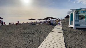ЛУЧШИЙ ПЛЯЖ в Адлере. МЕСТО куда приезжают все туристы и даже с детьми. В чем тут секрет? Сочи 2021