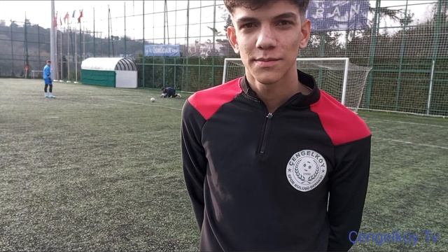 ÇENGELKÖYSPOR U-18 TAKIM KAPTANI MERT EFE, ANTRENÖR SN.FURKAN SELÇUK İLE MAÇ ÖNÜ RÖPORTAJIMIZ OLDU. смотреть онлайн