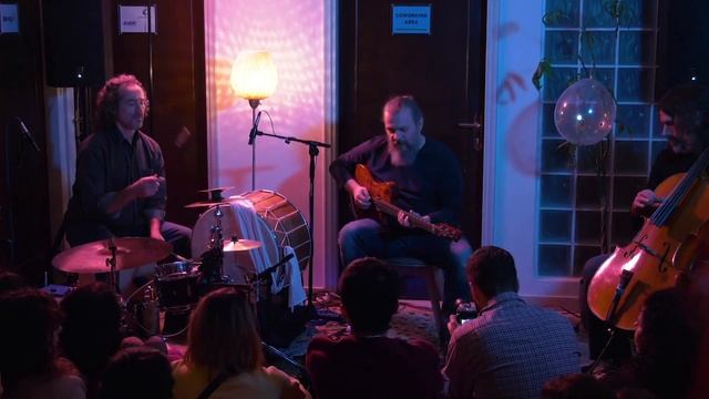 Andreas Kachrimanis & the Music Travelers - Lyra | Sofar Athens, Greece смотреть онлайн