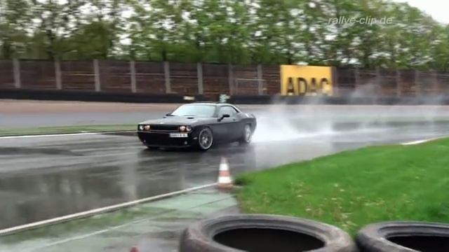 Dodge Challenger SRT8 Drift смотреть онлайн