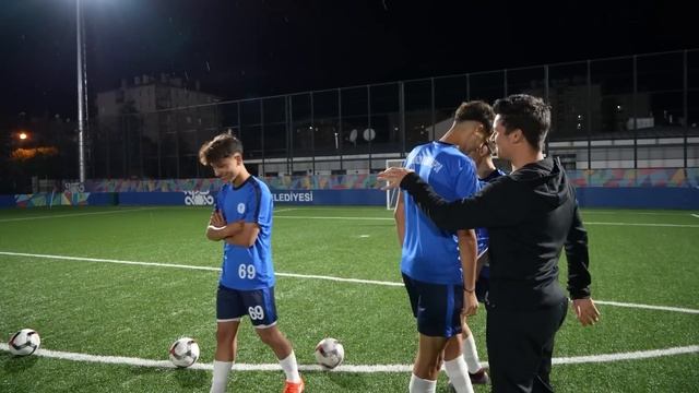 FUTBOLCULAR YARIŞIYOR ! смотреть онлайн