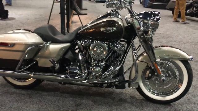 2018 FLHR Road King customized New models Harley-Davidson 2018 Los Angeles смотреть онлайн