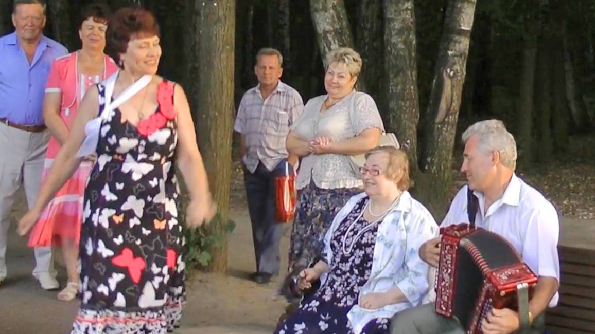 гармонисты в Измайловском парке (Москва) смотреть онлайн