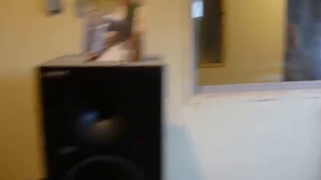 Sue Winzer and band in the studio смотреть онлайн