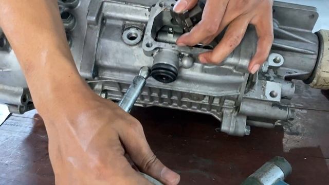 Memasang dan Merakit Transmisi Manual Avanza Xenia - Bongkar Pasang Part 3 смотреть онлайн
