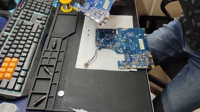Acer V5 571g не включается от дружественного сервиса, интрига, гвозди и магия