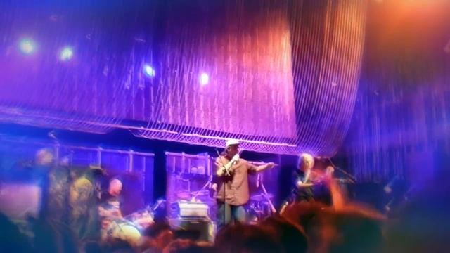 Mac DeMarco - On The Level - Live at The Shrine 10/7/17 смотреть онлайн
