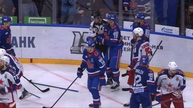 Никита Комаров и Даррен Диц сцепились и получили штраф смотреть онлайн