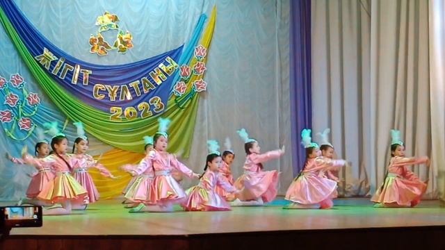 Асыл би ансамблі ,"Илигай" биі смотреть онлайн