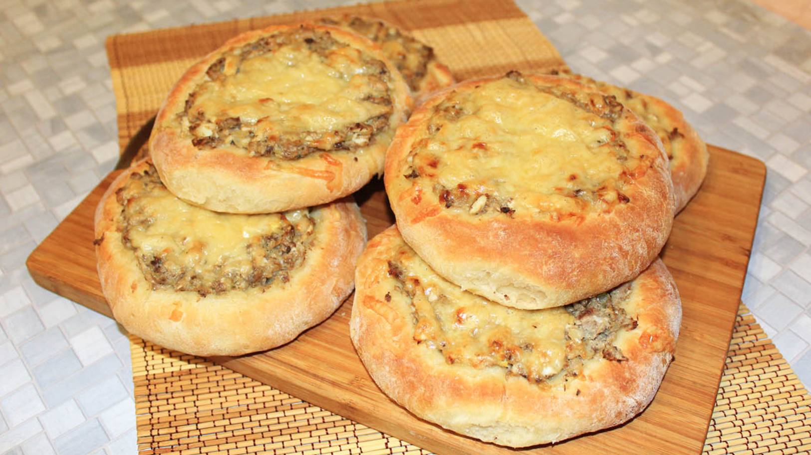 Ватрушки с рыбными консервами. Несладкая ватрушка. смотреть онлайн