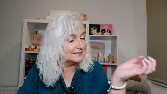 Unboxing - Boots Valentine's Day Edit - Love Language Beauty Box - February 2024 costs £25.00 смотреть онлайн