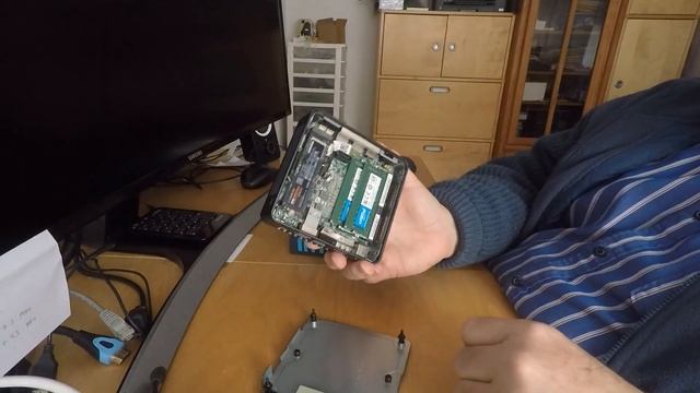 Introducing the Intel NUC8i5BEK смотреть онлайн