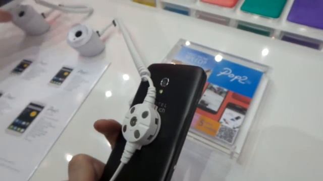 Alcatel POP 2 family: Hands-on (MWC 2015) смотреть онлайн