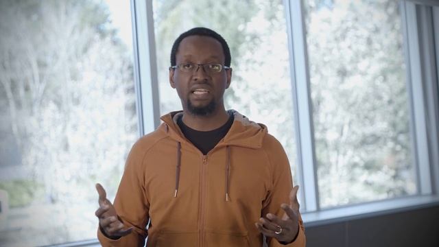 How has the Windows architecture evolved to support devices like HoloLens? | One Dev Question смотреть онлайн