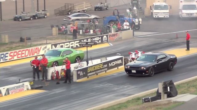 2012 Dodge Challenger SRT8 392 vs Dodge Challenger SRT8 392 смотреть онлайн